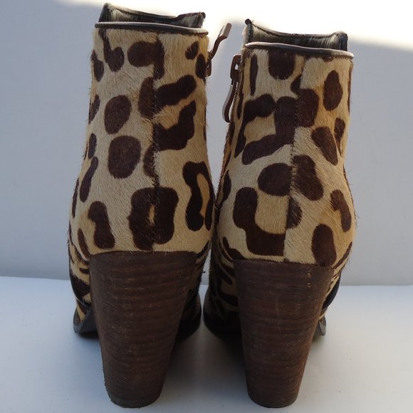 SIZE 7. Very Volatile Leopard Print Booties. - Picture 4 of 16